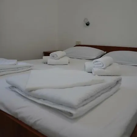 Sesar Apartments Krk - No. 2 Vinko Krk Town Exteriér fotografie