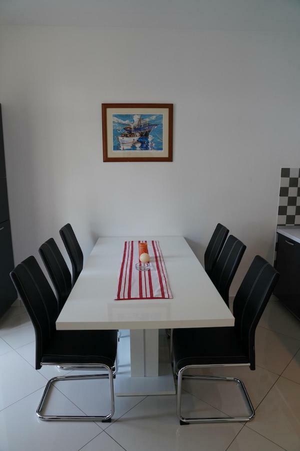 Sesar Krk - No. 2 Vinko Apartmán